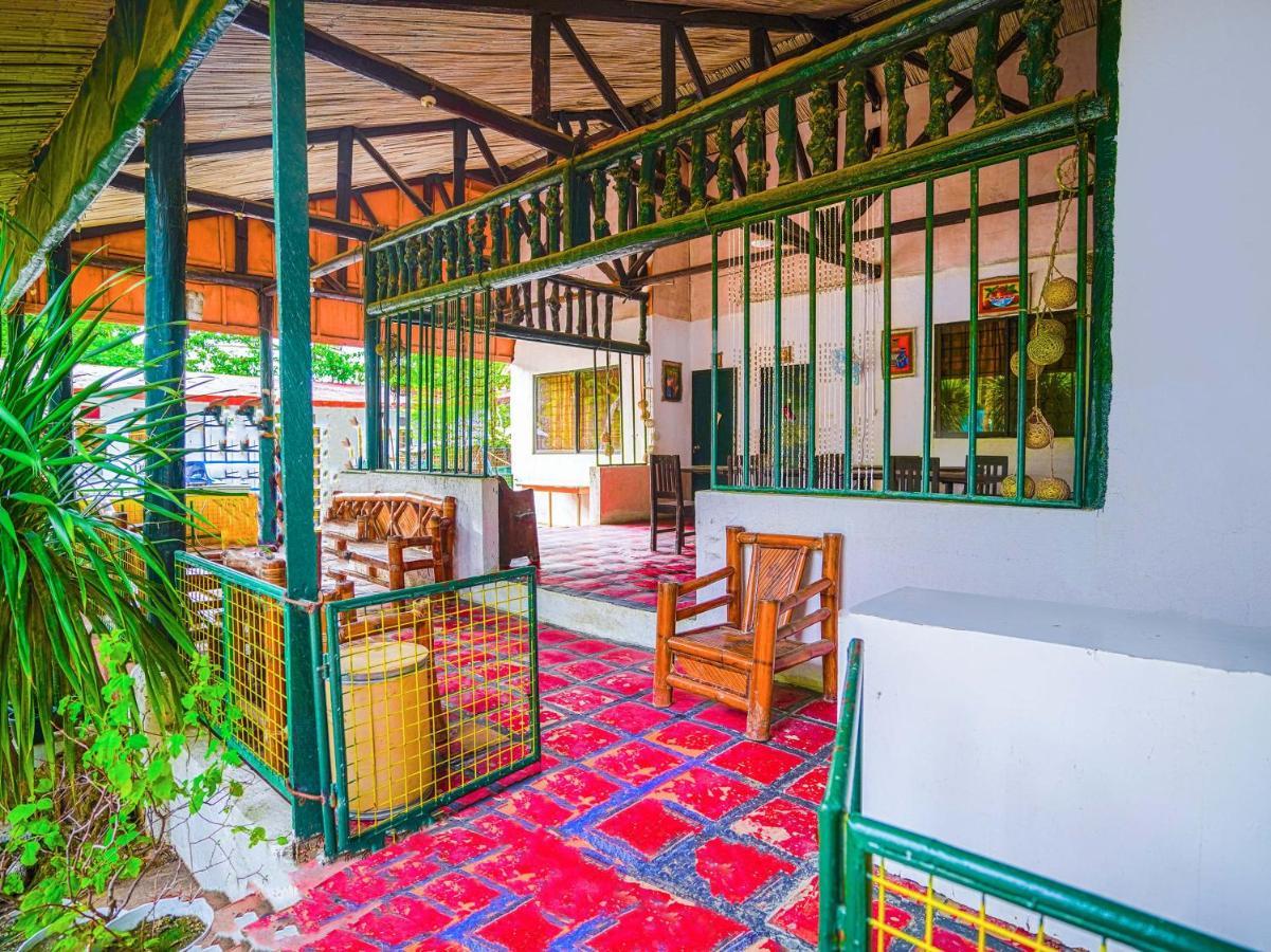 Oyo 875 Madhavi Beach Resort Balibago Екстер'єр фото